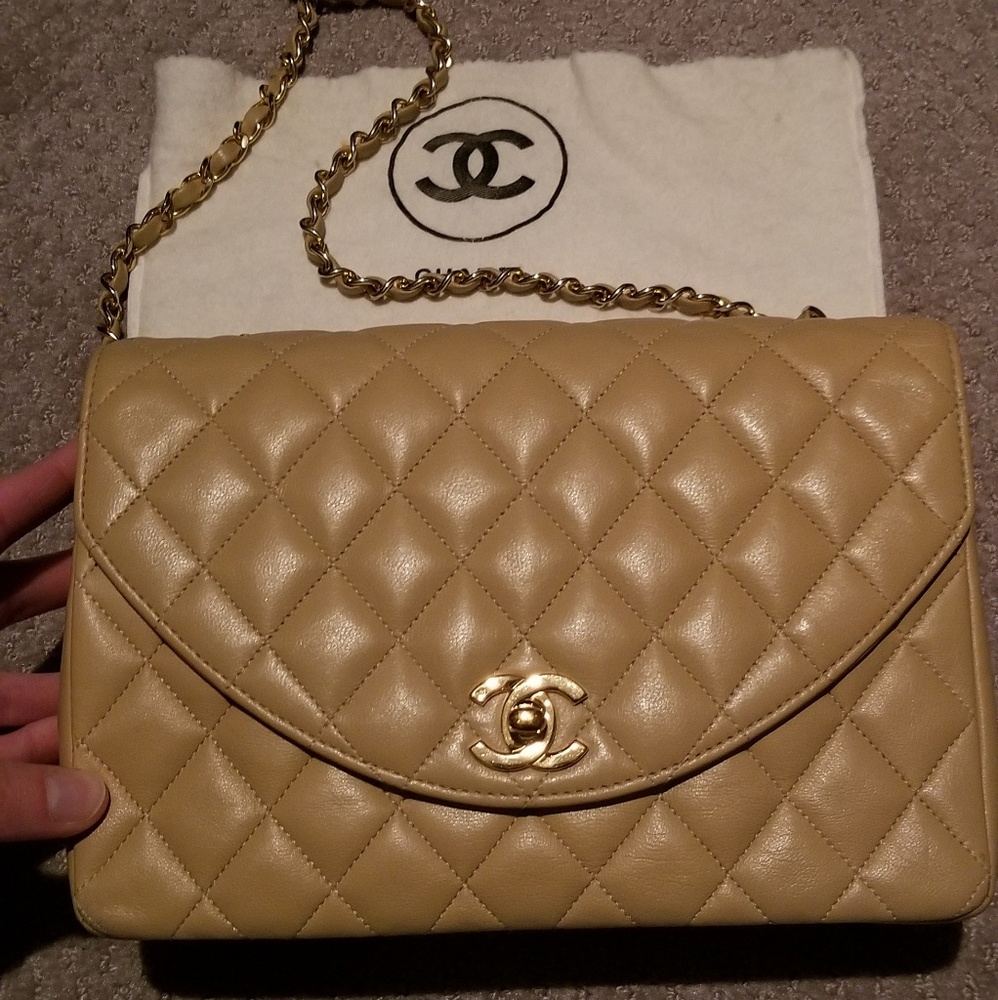 Chanel beige vintage flap